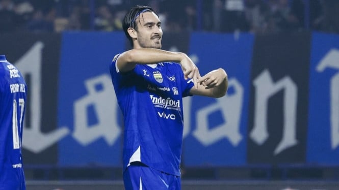 Persib Macan Bandung Terbang Tinggi, Persik Kediri Terkapar 3-0 di Kandang Biru