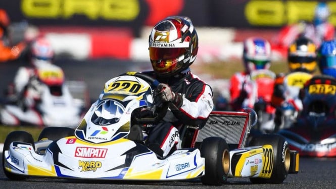 Qarrar Firhand Cetak Sejarah: Pembalap Muda Indonesia Raih Posisi Teratas di Gelaran WSK Super Master Series