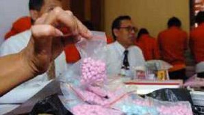 Operasi Tangkap Tangan di Bekasi: 7 Pengguna Narkoba Ditangkap, Seorang Tersangka Berstatus Buronan 2000 Butir Ekstasi