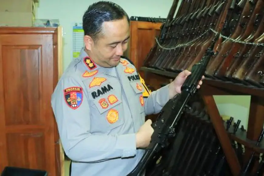 Operasi Dadakan Kapolres Gresik: Cek Senjata Api Personel Jelang Mudik Lebaran 2026