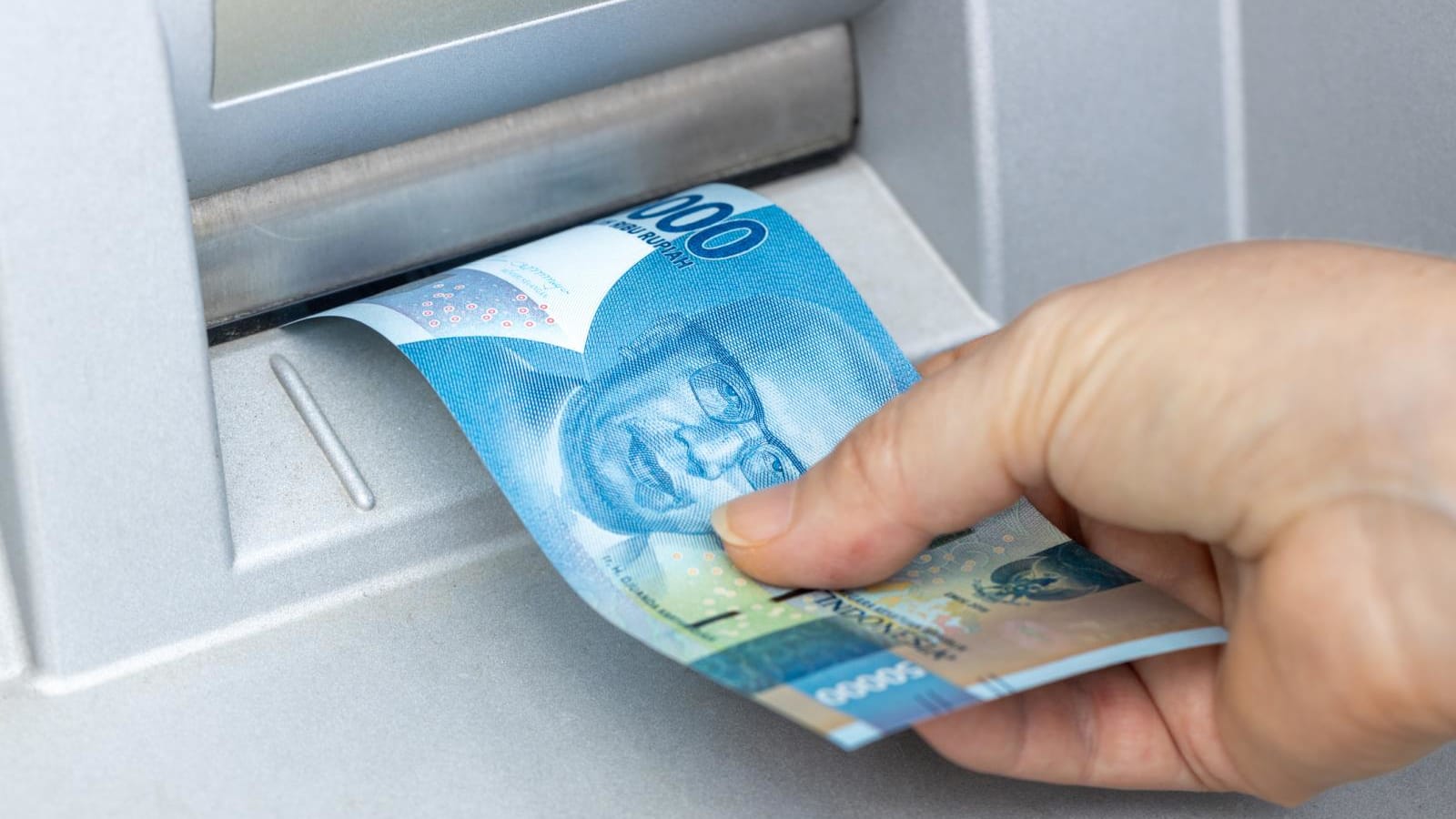 Era ATM Sudah Usang? Mesin Pencakar Langit Finansial Indonesia Mulai Ditinggal Nasabah