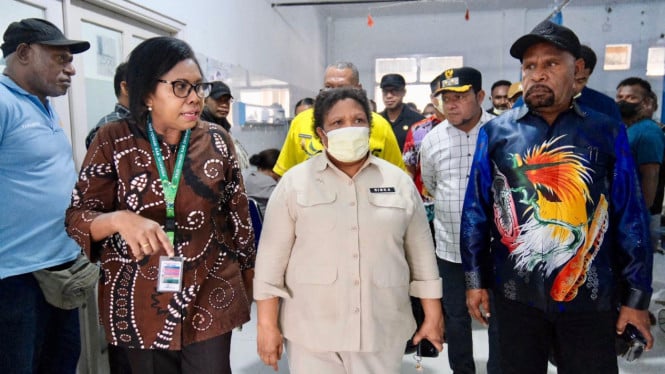 Wamendagri Ribka Haluk Desak RSUD Yowari Perbaiki Standar Layanan Kesehatan