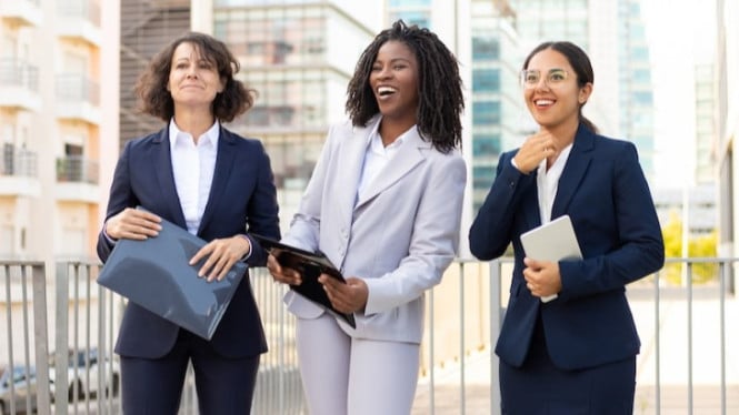 Networking untuk Perempuan Profesional: Lebih dari Sekadar Kumpul dan Tukar Kartu Nama
