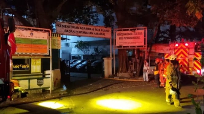 Rumah di Mampang Terbakar, Tim Gulkarmat Jaksel Bergerak Cepat Cegah Tragedi