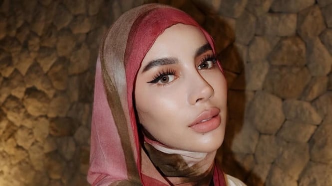 Emosi Tinggi Emy Aghnia Meminta Maaf Usai Gunakan Momen Sakit Vidi Aldiano untuk Endorse Produk