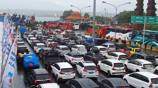 Gelombang Kepulangan Besar-besaran dari Bali Menjelang Lebaran 2026, Ratusan Ribu Penumpang Padati Jalur Penyeberangan