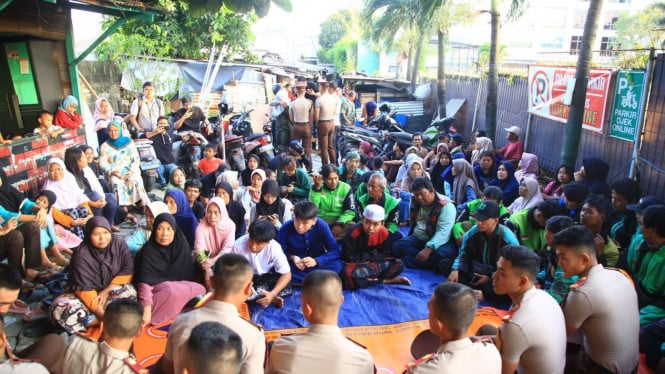 Taruna Akpol Bikin Kejutan di Mudik, Putra Sambo Turun Langsung Sapa Pengendara