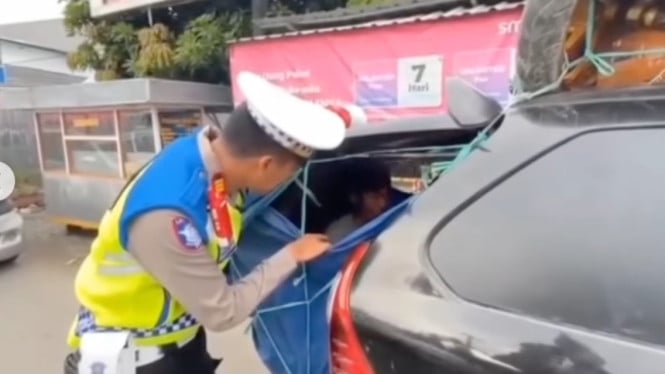 Kreativitas Pengemudi Indonesia Meledak saat Mudik: MPV Dipaksa Muat 12 Orang
