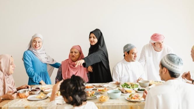 Lebaran Jadi Musim 'Gemuk'? Ini 7 Jebakan Kuliner yang Bikin Timbangan Naik Drastis