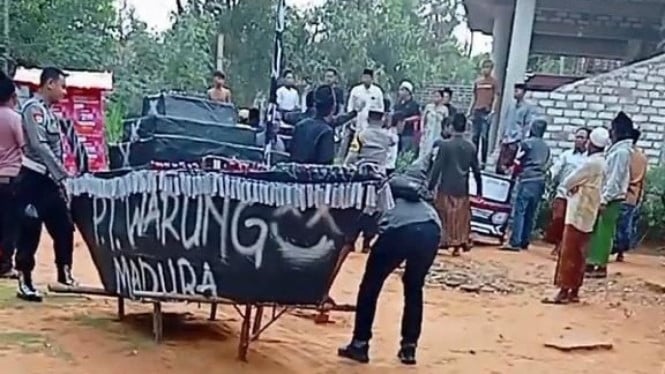 Operasi Bom Petasan di Pamekasan Berubah Kacau, Puluhan Warga Serang Polisi