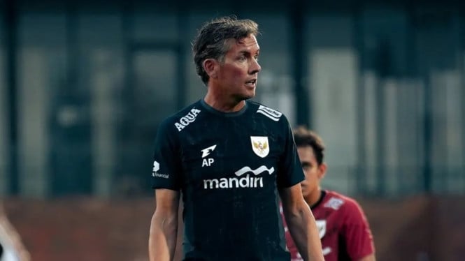 Mengapa Simon Grayson Dianggap Pelatih yang Lebih Matang untuk Timnas Indonesia Dibanding Alex Pastoor