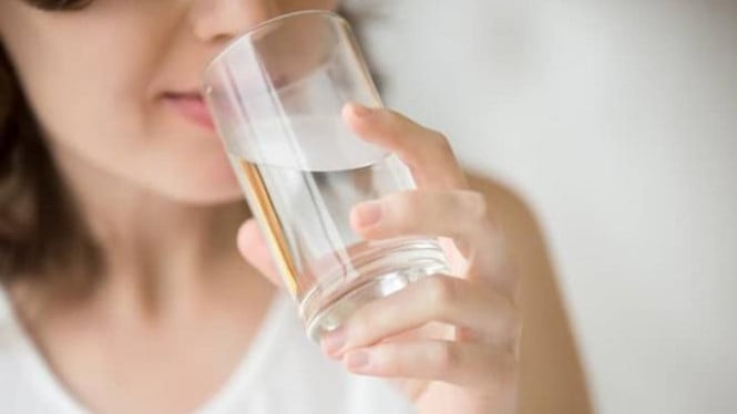 Segelas Air Putih Saat Bangun Tidur, Ritual Sederhana dengan Dampak Luar Biasa untuk Kesehatan Tubuh