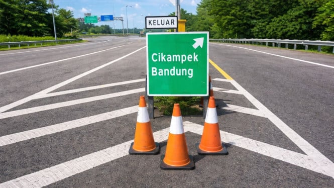 Sistem One Way di Tol Jakarta-Cikampek Aktif, Pengemudi Bandung Wajib Keluar di KM 72