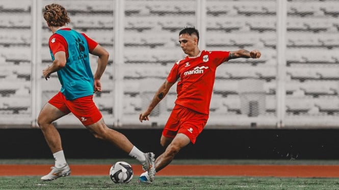 Siapa Sosok Misterius di Sesi Latihan Timnas? Eliano Reijnders Unggah Foto yang Bikin Publik Penasaran