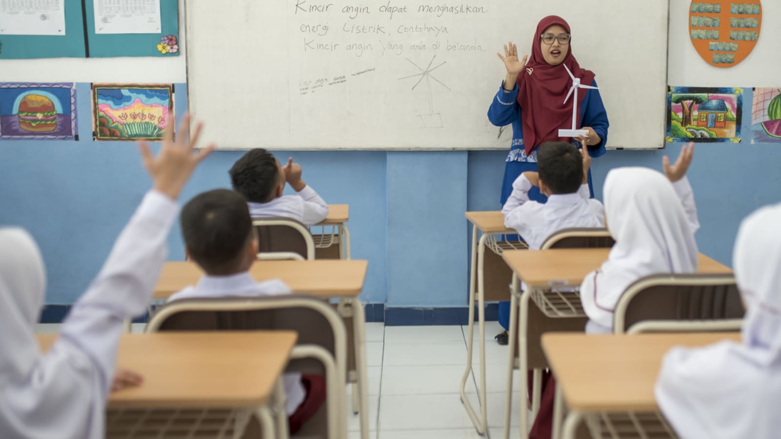 Pembelajaran Daring Ditolak Keras, Sekolah Pilih Tetap Tatap Muka Meski Krisis BBM