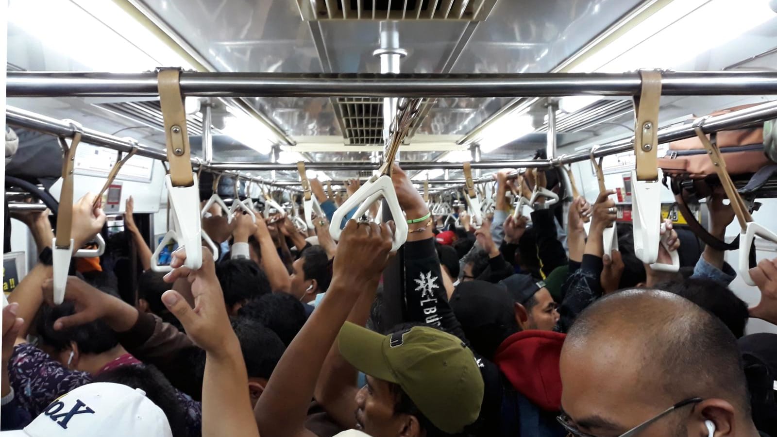 Puluhan Juta Penumpang Ramaikan KRL Jabodetabek, Angka Fantastis Bulan Maret Ini