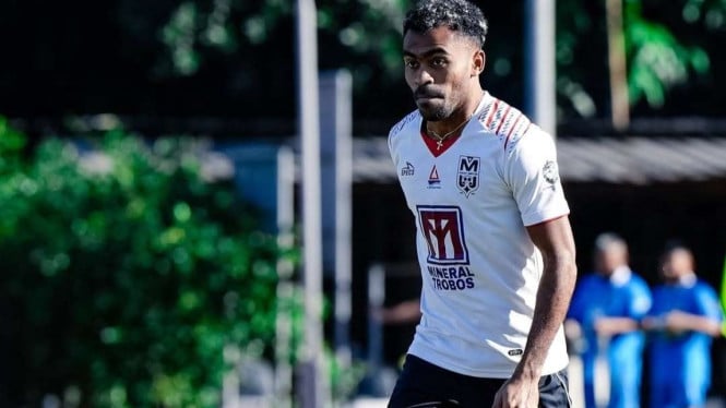 Rasisme Masih Menghantui Stadion Indonesia: Yakob Sayuri Jadi Korban di Laga Arema vs Malut United