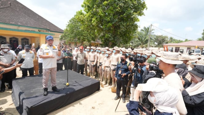 Kemendagri Kirim Pasukan Praja IPDN ke Aceh Tamiang, Fokus Bersihkan Lumpur Bencana di Permukiman Warga