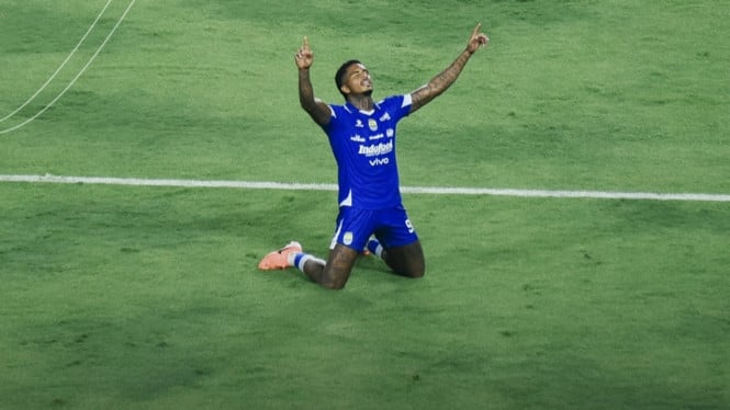 Persib Kuasai Pertandingan, Semen Padang Tumbang di Bandung