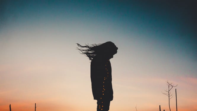 Bahaya di Balik Layar: Psikiater Peringatkan Billboard Film 'Aku Harus Mati' Bisa Memicu Tragedi