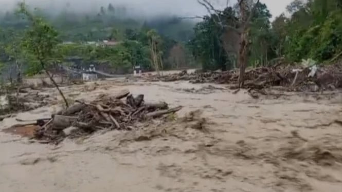Aceh Tengah Dilanda Banjir Bandang, Infrastruktur Jembatan Runtuh dan Desa Terpencil Terisolasi Total