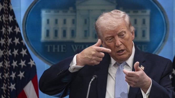 Di Persimpangan Tegang: Trump Bimbang Antara Diplomasi dan Serangan Militer Besar-besaran ke Iran