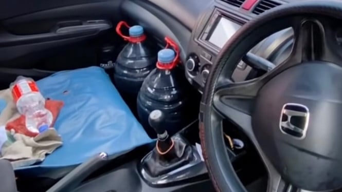 Polisi Temukan Mobil Penuh BBM Selundupan, Pengemudi Alami Sesak Napas