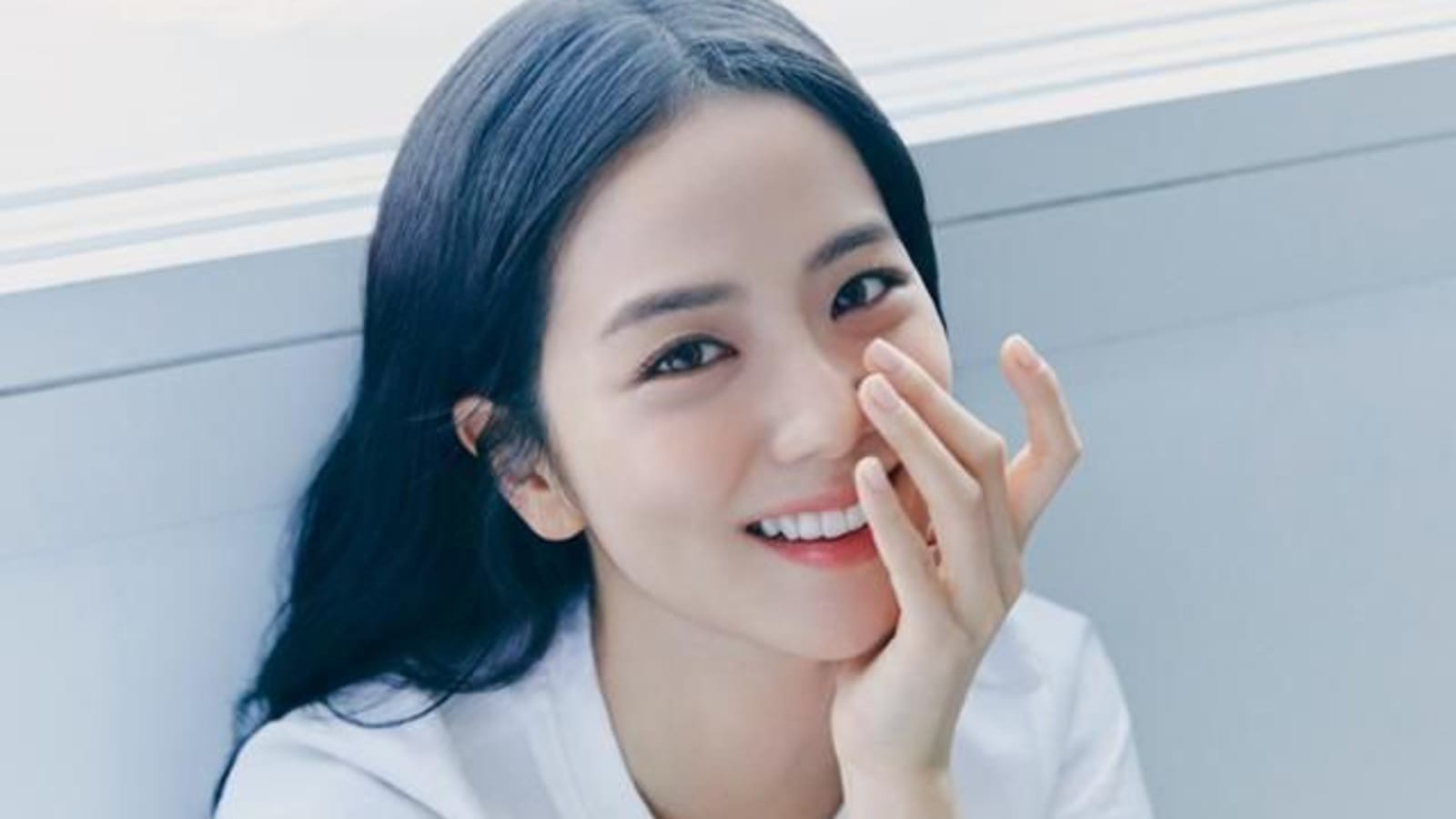 Jisoo BLACKPINK Banjiri Stafnya dengan Tas Dior Mewah, Gesture Ratu K-pop yang Menyentuh Hati