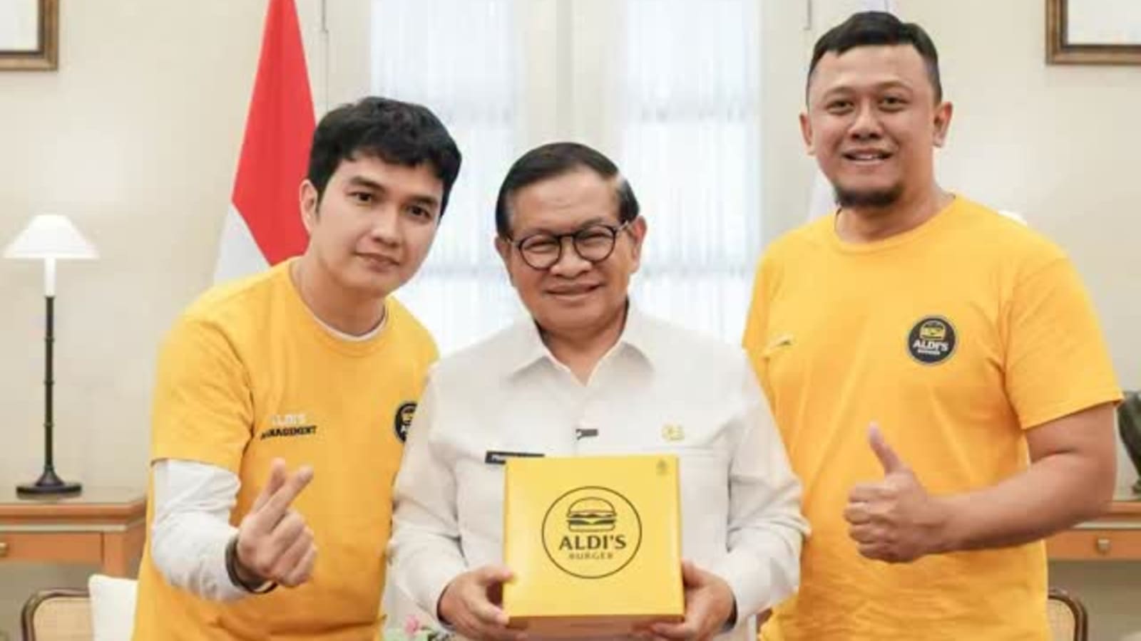 Gubernur Pramono Anung Jatuh Hati pada Aldi's Burger, Aldi Taher: 'Ini Kuliner Kebanggaan Jakarta'