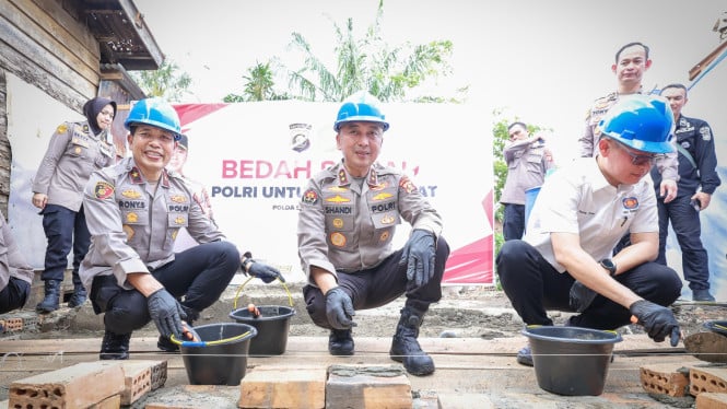 Polda Sumsel Bedah 37 Rumah Warga, Wujud Nyata Komitmen Polisi untuk Rakyat