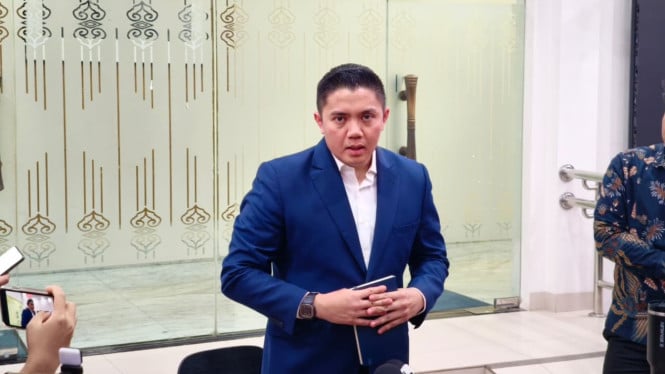 Seskab Teddy Yakinkan Ekonomi Indonesia Stabil: Jangan Khawatir Chaos!