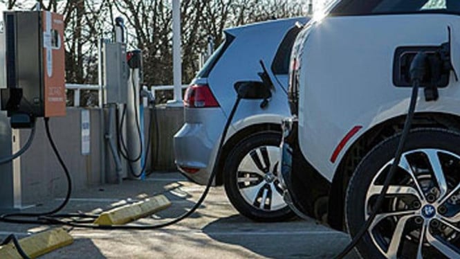 Revolusi Harga EV: Mobil Listrik Semakin Terjangkau, Saatnya Beralih?