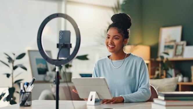 Smartphone Layar Kecil Bukan Alasan Lagi: Panduan Jadi Kreator Konten Pakai iPhone Kapasitas Pas-pasan