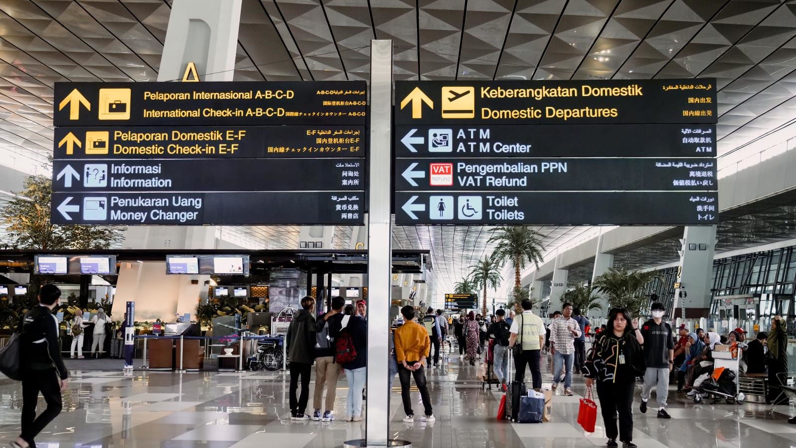 Tiket Pesawat Membubung, Siapa yang Paling Merasakan Pukulan Harga?