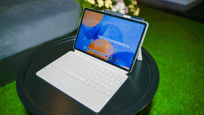 Lenovo Yoga Tab Ubah Coretan Biasa Jadi Masterpiece Digital Berkat AI Canggih