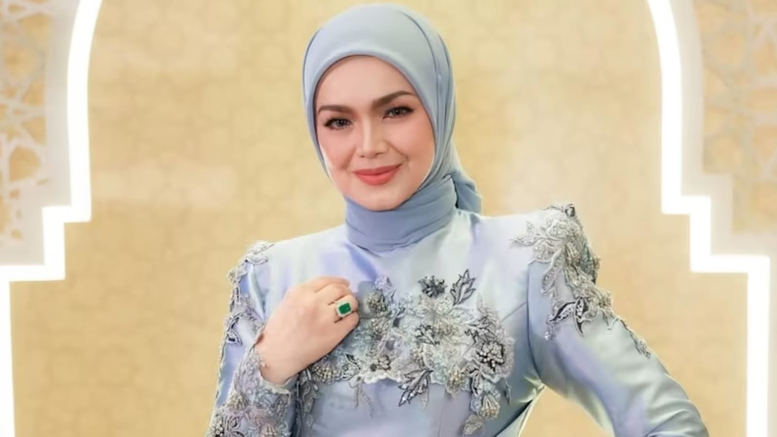 Siti Nurhaliza Alami Cedera Serius Usai Kecelakaan Beruntun di Jalan Tol, Kakinya Diperban Pasca Pemeriksaan Medis