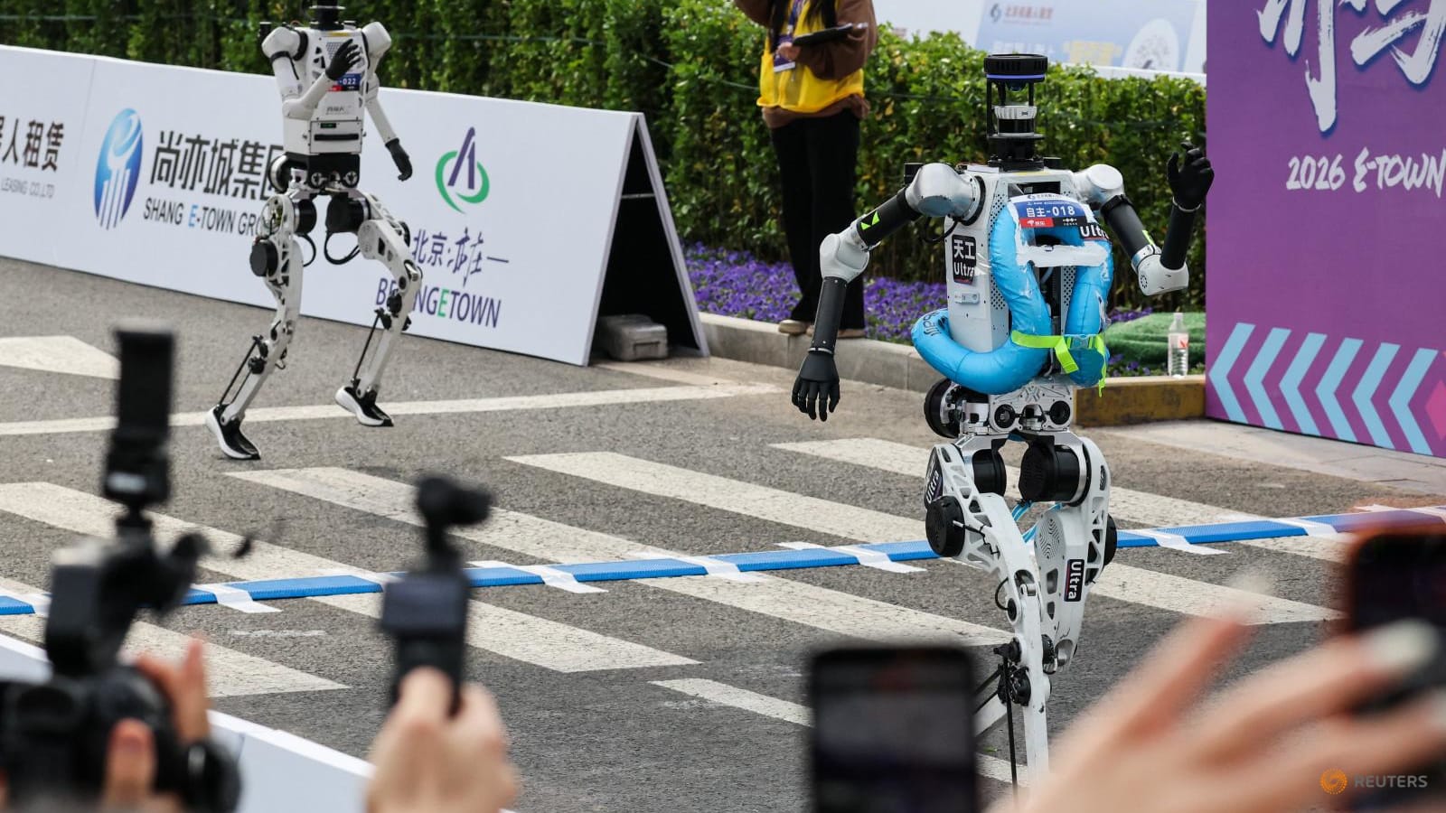Lari Lebih Gesit dari Manusia, Robot Humanoid China Taklukkan Half Marathon dengan Performa Spektakuler