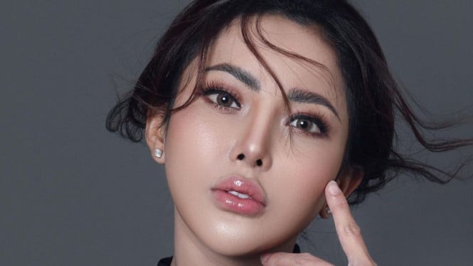 Transformasi Ekstrem Ayu Aulia: Dari Selebriti Biasa ke 'Ratu Operasi Plastik', Siapa Finansir Impiannya?