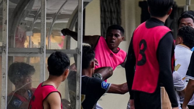 Fadly Alberto Bongkar Alasan di Balik Aksi Tendangan Kontroversial yang Bikin Gempar Sepak Bola Tanah Air