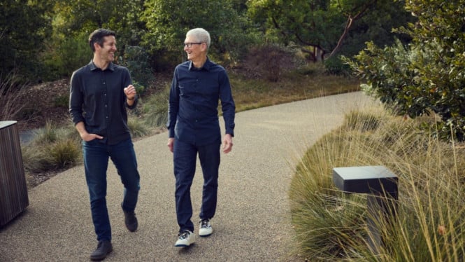 Tim Cook Tetap Pimpin Apple dengan Gelar Baru, Fokus pada Diplomasi Global