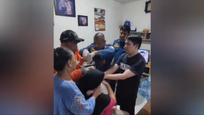 Dramatis! Bayi Usia 1 Tahun Selamat Usai Kepala Terjepit Kaleng Biskuit, Damkar Bandung Turun Tangan