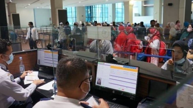 Operasi Besar-besaran: Imigrasi Bandara Soetta Gagalkan Skema Haji Ilegal 13 WNI dengan Modus Visa Kerja