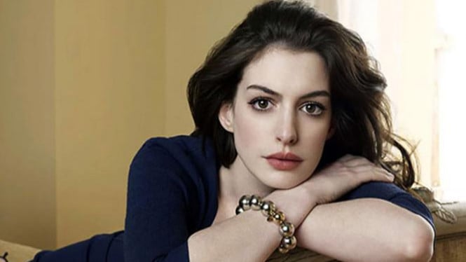 Anne Hathaway Bikin Gempar dengan Sapaan 'InsyaAllah', Netizen Takjub Melihat Keakraban Aktrisnya terhadap Budaya Islam