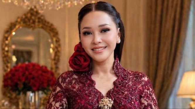 Maia Estianty Terbawa Emosi Kenang Masa Lalu Kelam saat Rayakan Pernikahan El Rumi