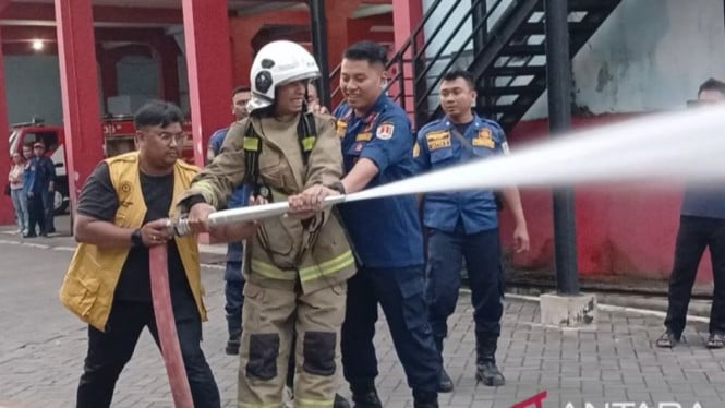 Debt Collector Pinjol Nekat 'Buat Onar' Kebakaran Palsu, Korban Lapor Polisi dan Ancam Uji Coba 'Nyata'