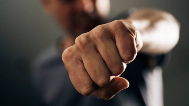 Perbuatan Kemanusiaan Berakhir Tragis: Anggota TNI Jadi Korban Kekerasan di Stasiun Depok