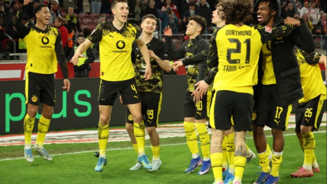 Borussia Dortmund Ledakkan Pertahanan Lawan dengan Pesta Gol Spektakuler, Bayern Munich Puas Menonton dari Puncak