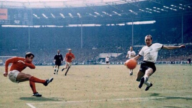 Dari Pahlawan Wembley hingga Perjuangan Hidup: Kisah Kelam Geoff Hurst Sang Legenda 1966