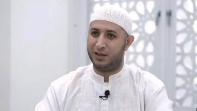 Dari Layar Ponsel hingga Mimbar: Syekh Ahmad Al Misry Tetap Terhubung dengan Jamaahnya