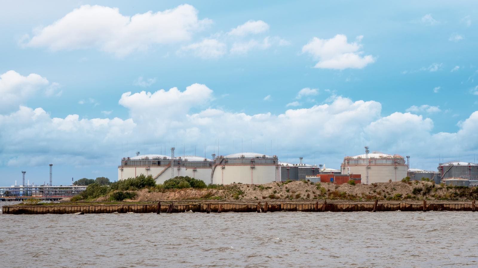 Jebakan Energi: Mengapa ASEAN Harus Waspada dengan Ketergantungan Minyak Rusia